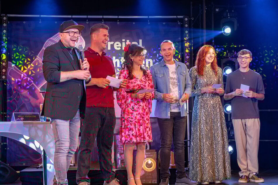 Schlager-Sternchen Anthony Weihs (46, l.) setzt stattdessen auf Gerti Klaus (28, M.) und Gewinnerin Jolyn Schenderlein (29, 2.v.r.).