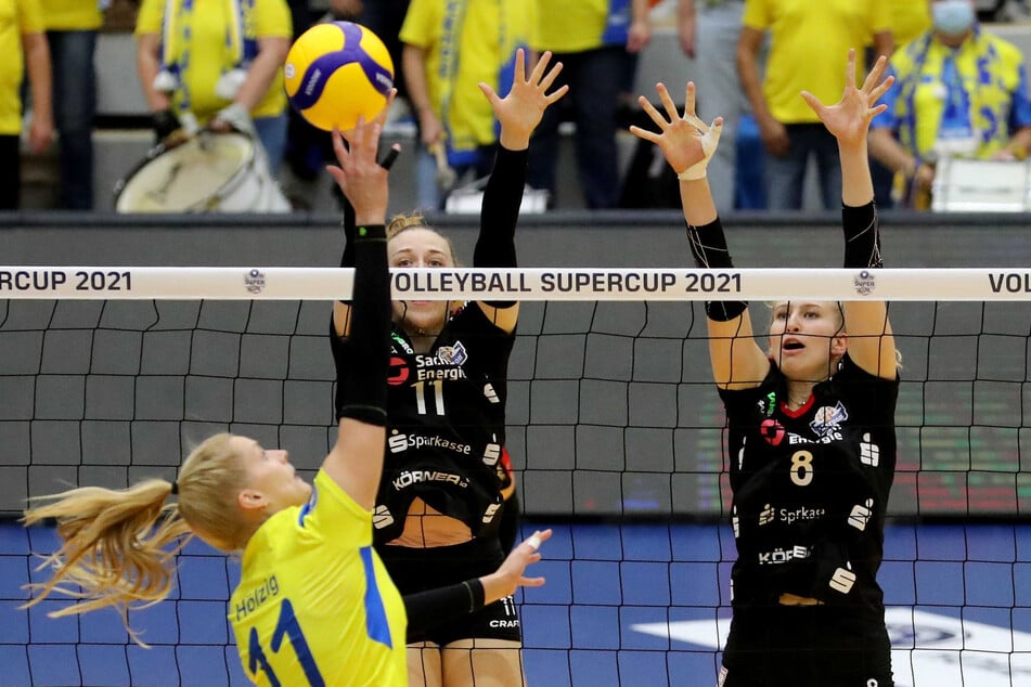 Wie viele Sportlerinnen, kritisierte auch die deutsche Volleyballerin Anne Hölzig (29, vorne) die neue Werbekampagne der US-Schauspielerin. (Archivfoto)