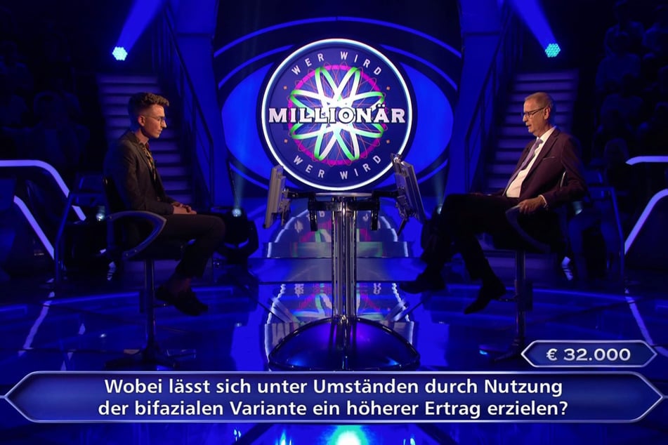 Toni Hackel (25, l.) spielt auf Risiko mit vier Jokern.