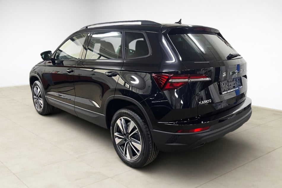 Bequemer Einstieg, einfache Bedienung und Simply Clever Features. Deshalb liebt jeder den Škoda Karoq.