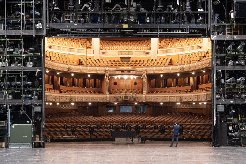Das Kunstministeriums hatte für die Staatstheater in Stuttgart (Foto) und Karlsruhe beschlossen, den Spielbetrieb bis Ende Januar ruhen zu lassen.