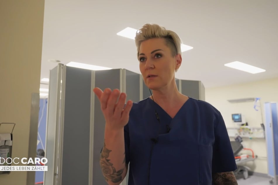 Dr. Carola Holzner ist sauer auf die Patientin.