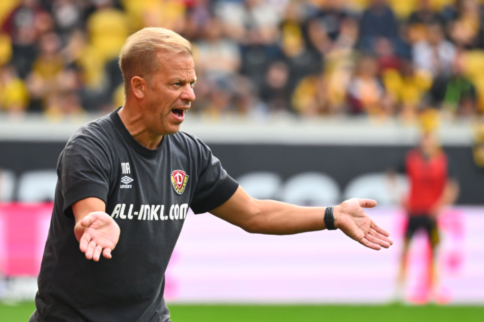 Dynamo-Trainer Markus Anfang (49) ließ sich von der trügerischen Situation nach der Roten Karte nicht blenden.