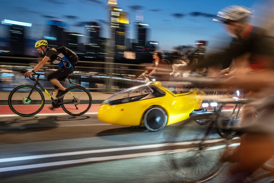 Es soll eine wichtige Botschaft verbreitet werden - und das auch gerne mit recht ausgefallenen Fahrradkonstruktionen.