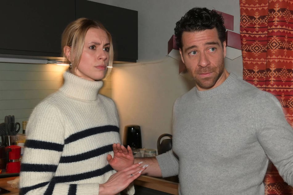 Zoe und Carlos gelingt es, den Verdacht zunächst von sich abzulenken.