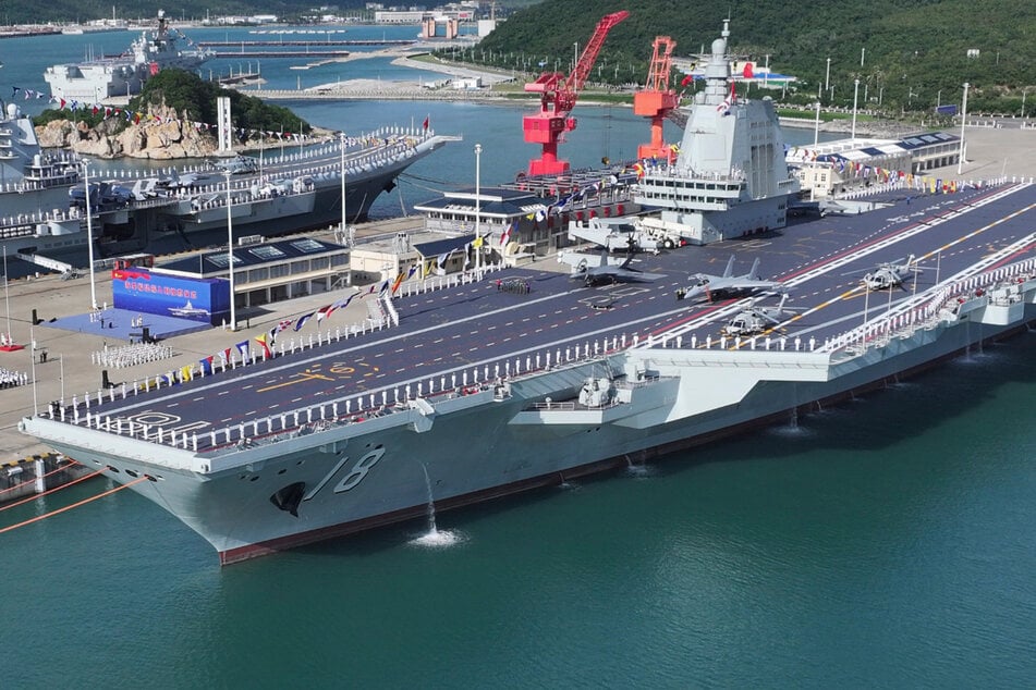 Wettrüsten zur See: China stellt neuen Flugzeugträger in Dienst