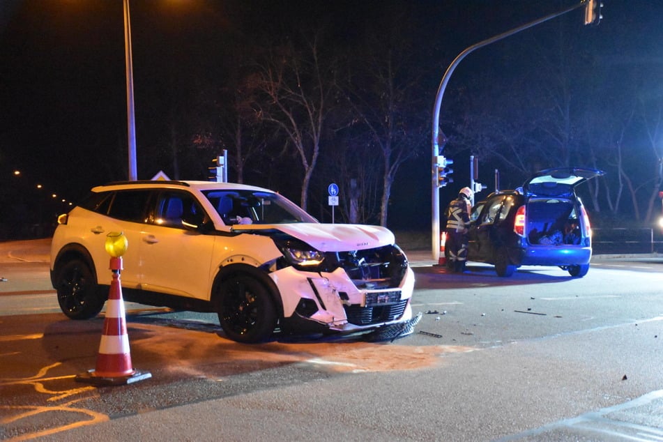 Der 72-jährige Peugeot-Fahrer missachtete die Vorfahrt und krachte in den Skoda.