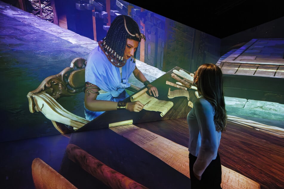 Nach der erfolgreichen Premiere in Madrid 2025 feiert "Kleopatra - Die immersive Ausstellung" am 17. April Deutschlandpremiere in Hamburg. Die neue Inszenierung widmet sich Kleopatras Vermächtnis und beleuchtet die vielen Facetten der berühmten Herrscherin.