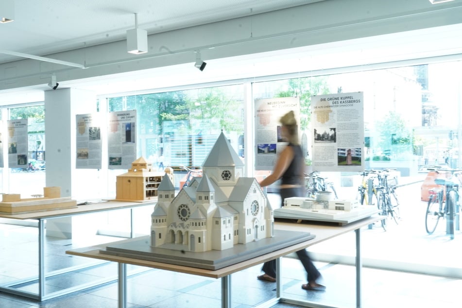 Die Ausstellung stellt die Synagogen anhand von Modellen dar, die teils erstmals gezeigt werden.