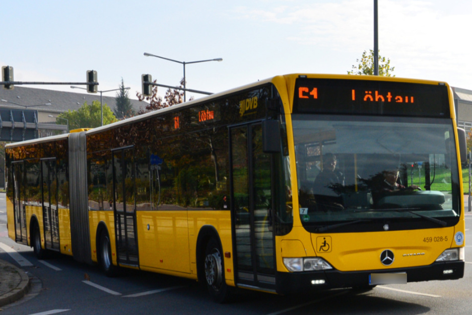 Der Bus der Linie 61 musste ruckartig bremsen, wodurch drei Passagiere stürzten. (Archivfoto)