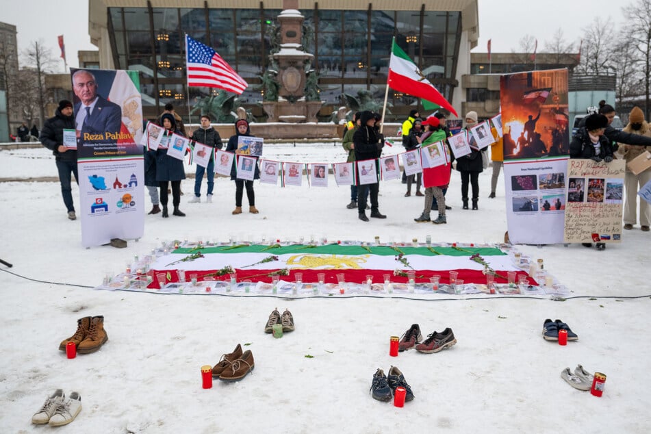 Auf dem Augustusplatz fand die stationäre Kundgebung "Für die Zukunft des Irans" statt.