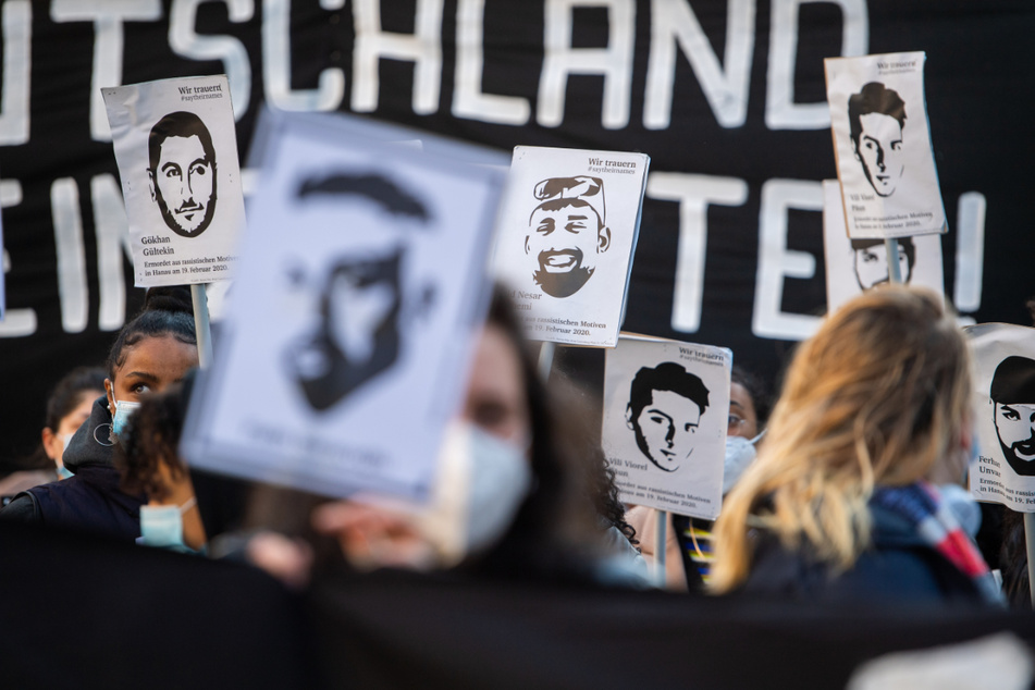 Angehörige erinnern mit Bildern an die Opfer (Archivfoto).