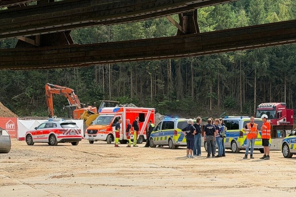 Bei einem Arbeitsunfall auf einer Baustelle in Kirchhundem ist ein 45 Jahre alter Mann ums Leben gekommen. Vieles ist noch unklar.