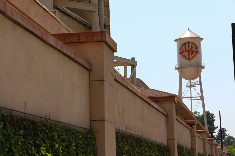 Warner Bros. reopens talks with Paramount with last-minute buyout offer to rival Netflix bid