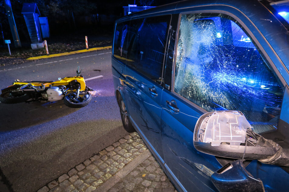 Der Transporter-Fahrer wollte abbiegen, dabei kam es zu dem Zusammenstoß.