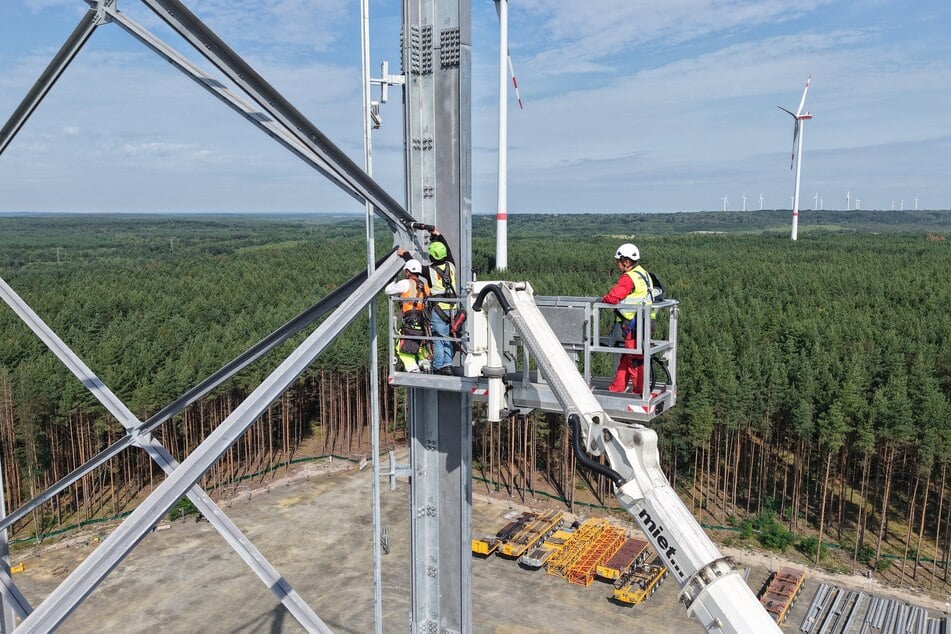 Inzwischen hat man 70 Meter erreicht. Für jede Schraube wird ein Protokoll angefertigt.