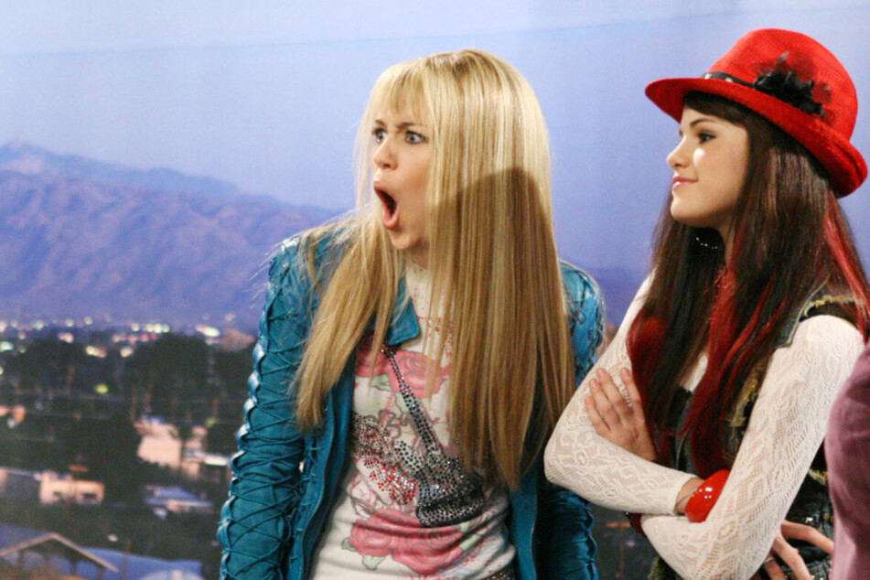 Miley Cyrus (l.) and Selena Gomez working together during an episode of Hannah Montana that aired in 2007.