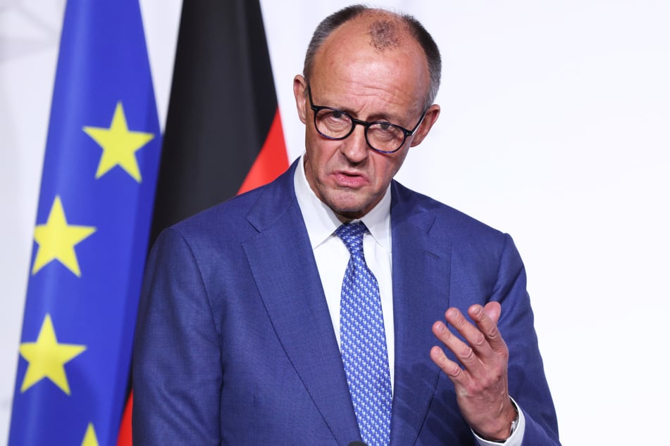 Die Glaubwürdigkeit von Bundeskanzler Friedrich Merz (70) hat laut Kreß durch seine Äußerungen zur Maduro-Festnahme gelitten.