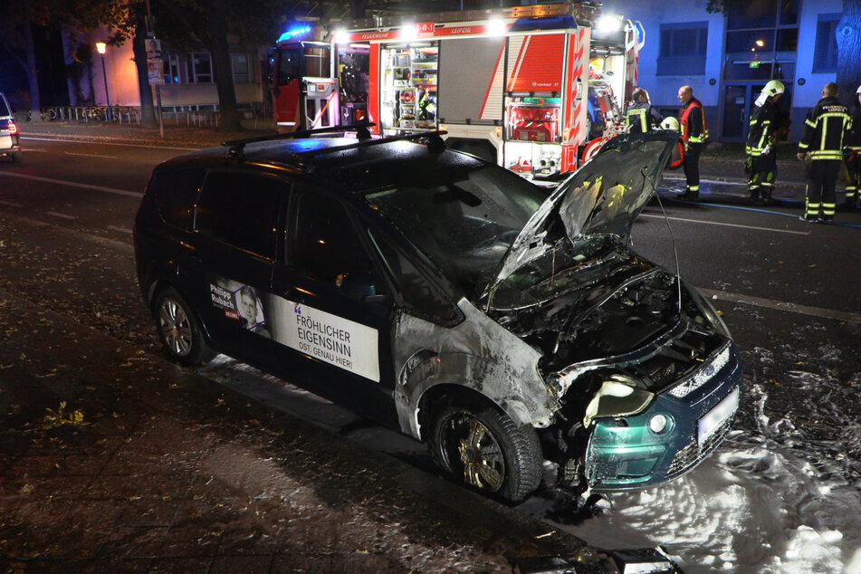 Der Wagen trug Aufkleber des LINKE-Direktkandidaten Philipp Rubach (25), weshalb nun der Staatsschutz ermittelt.