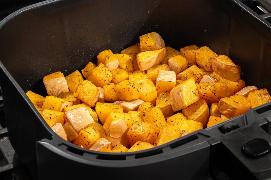 Kürbis ist in der Heißluftfritteuse schnell und einfach zubereitet.