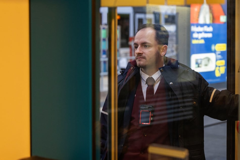 Frankfurt: Zugbegleiter berichtet aus seinem Alltag: Übergriffe, Beleidigungen, Bedrohungen