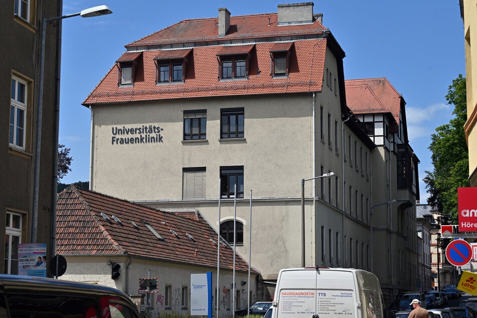 Gemeinsam mit der Stadt Jena hatte die Universität das Gebäude zu einer Unterkunft für Geflüchtete umgebaut, bevor es später für die Wissenschaft genutzt werden soll.
