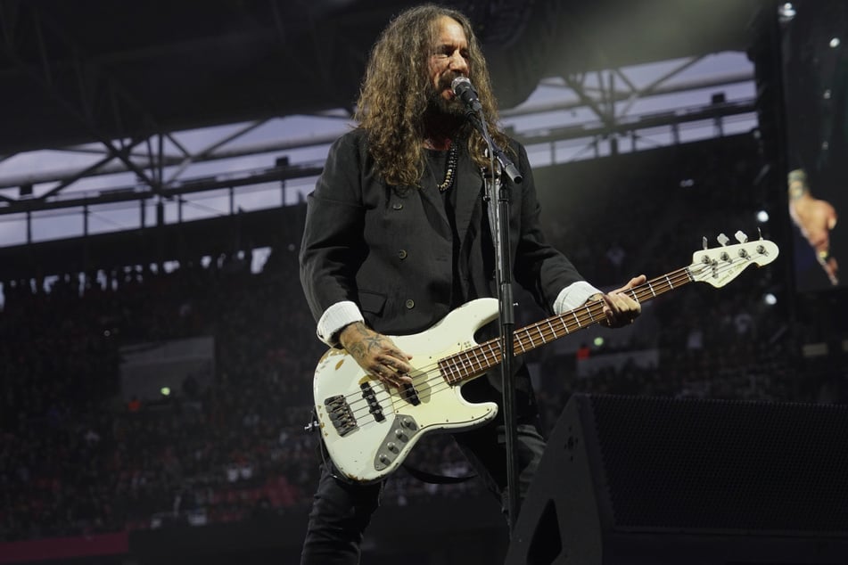 Bassist und Hauptsongwriter Stephan Weidner (63).