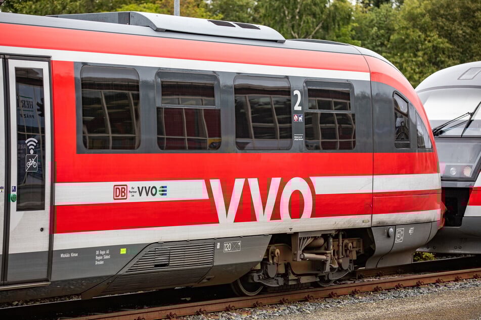 Wegen einer Weichenstörung ist der Zugverkehr auf der S8 beeinträchtigt. (Archivbild)