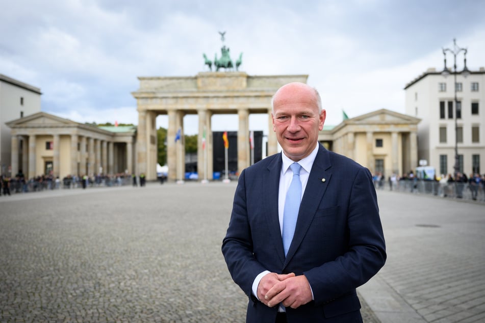 Kai Wegner (52, CDU), Regierender Bürgermeister von Berlin, lobte die Menschen in der ehemaligen DDR.