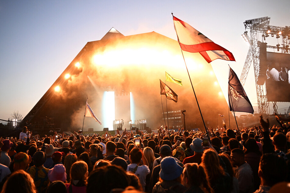 Over 100,000 fans attended Kendrick Lamar's show at Glastonbury on Sunday.