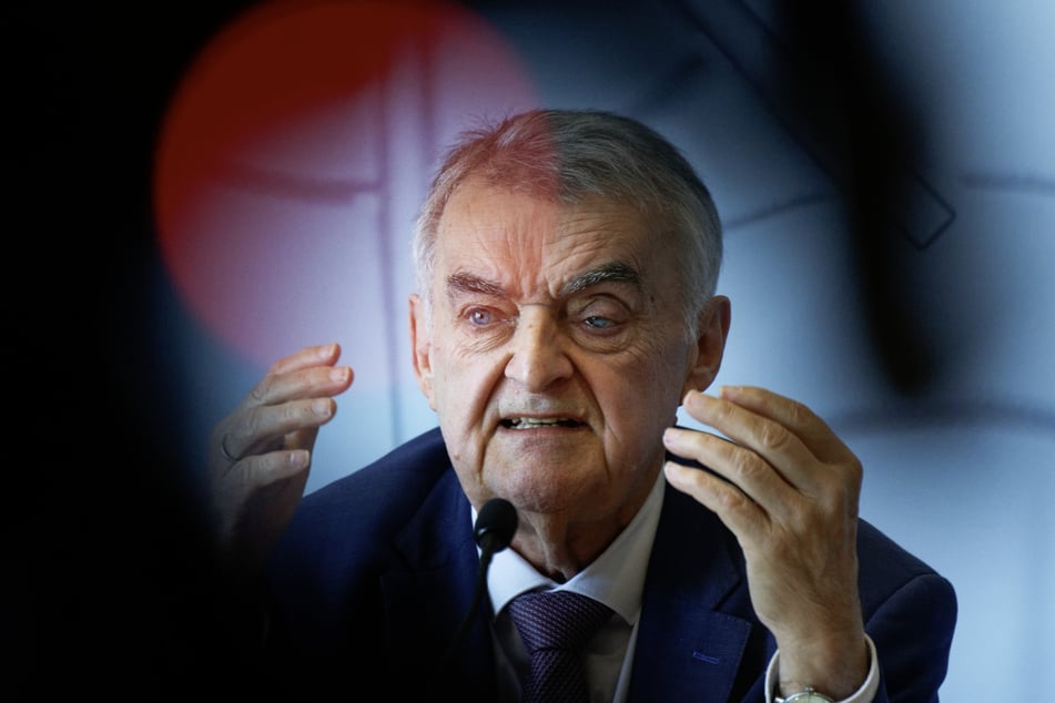 Innenminister Herbert Reul (73, CDU) will die Sicherheitskonzepte für Demos in NRW nach dem Anschlag auf den Berliner CSD umfassend überprüfen. (Archivbild)