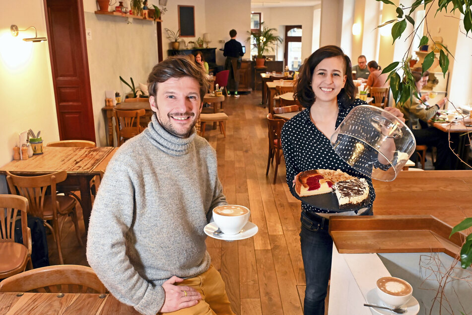 Tino Götz (31) und Lisa Marie Schaefer (35) wollen das "Café Glocke" mit ihren Gästen durch die Krise bringen.