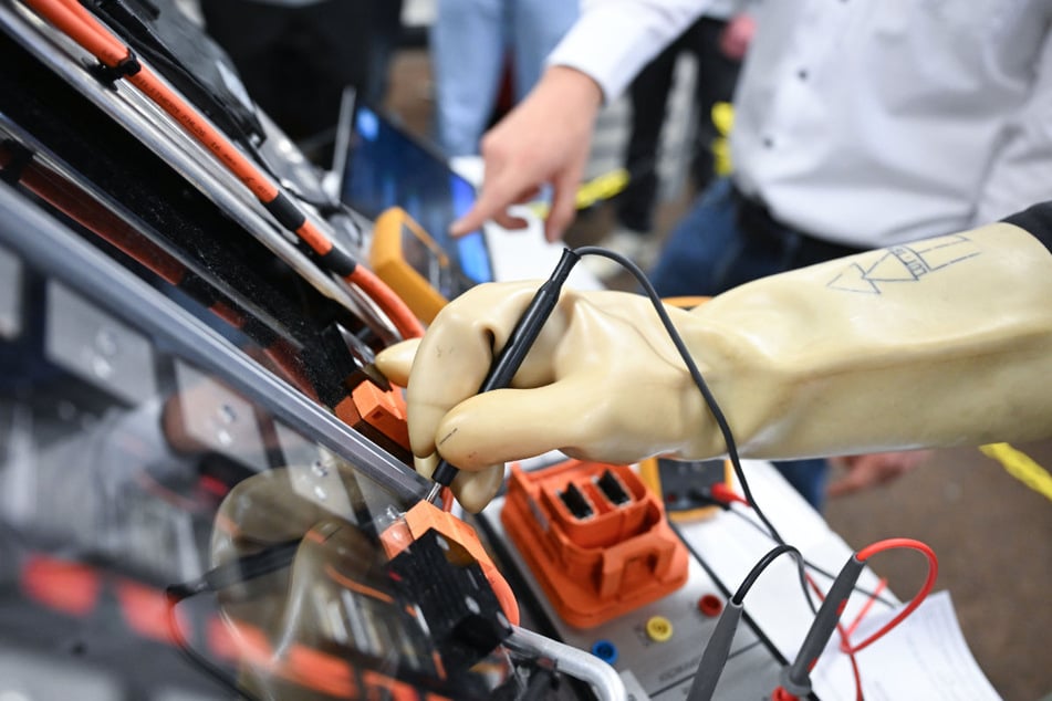 Das Handwerk gewinnt an Zulauf, in der Metall- und Elektroindustrie ging die Zahl der neuen Verträge nach unten.