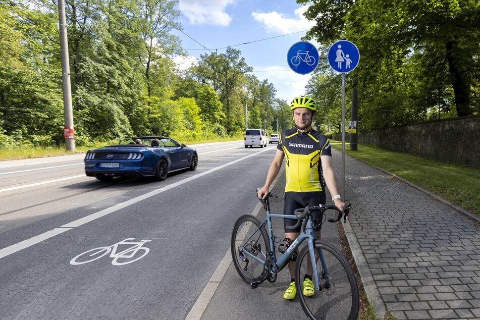 Fahrradpendler Frank Wenzke (46, Team Zastrow) würde die Radspur auf der Bautzner Straße gerne wieder auf den breiten Fußgängerweg verlegen.