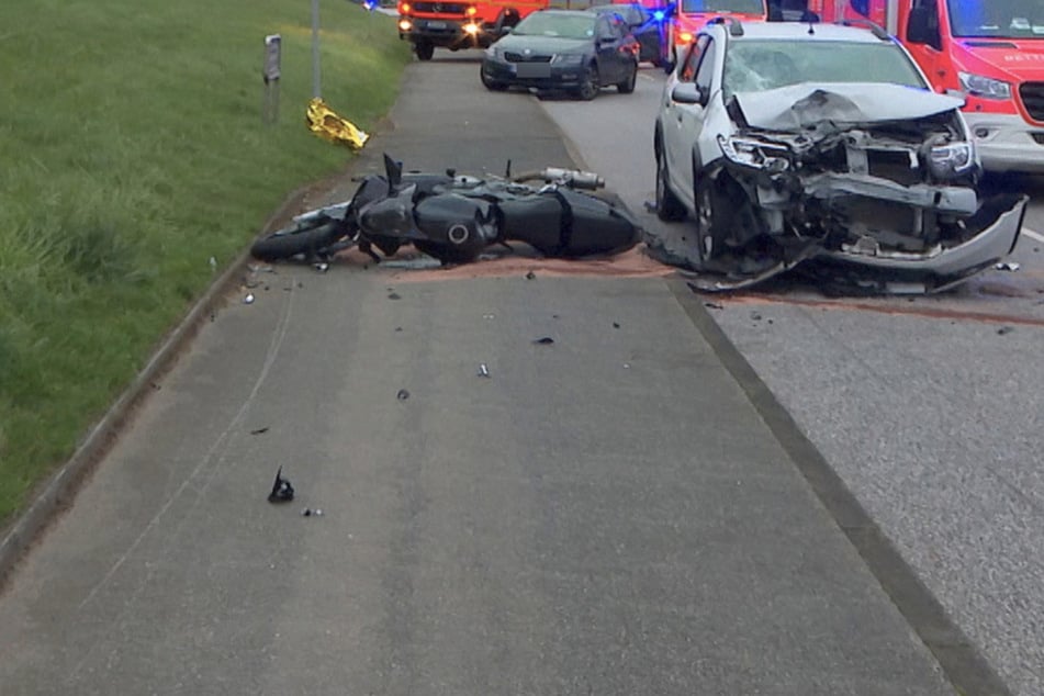 Horror-Crash: Motorradfahrer bei Unfall lebensgefährlich verletzt