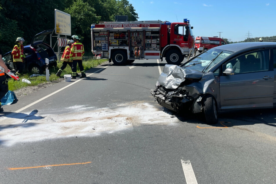 Falsche Richtung nach Kreisverkehr: Geisterfahrerin (79) nach Frontal-Crash schwer verletzt