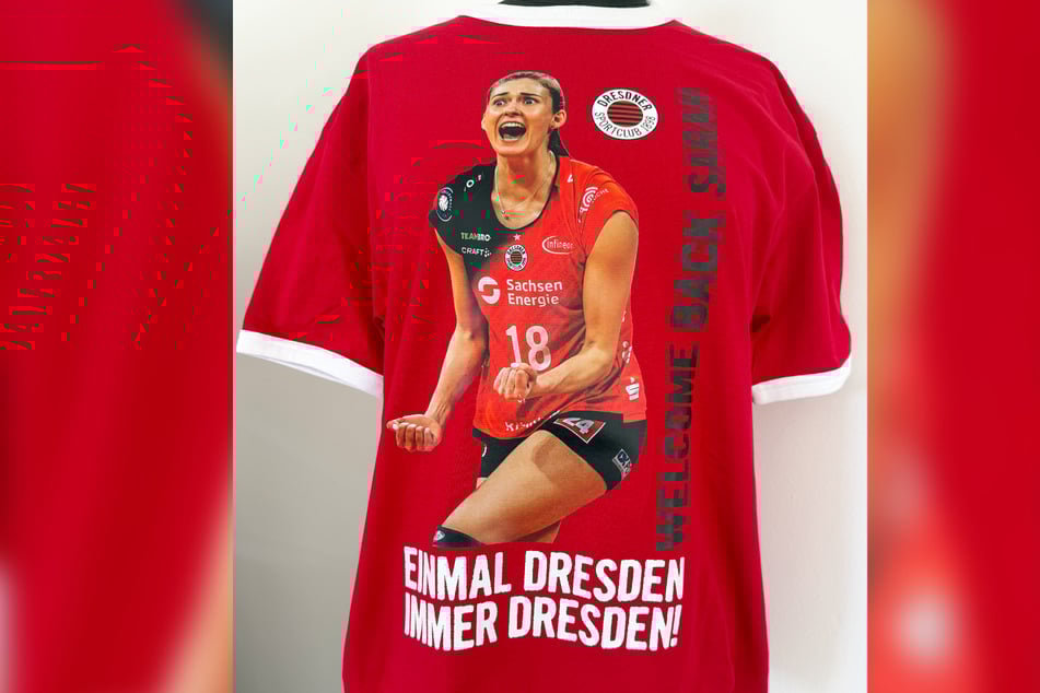 Zuspielerin Sarah Straube (24) kommt nach einem Jahr in Italien zurück nach Dresden. Dafür gibt es extra ein T-Shirt im Fanshop zu erwerben.