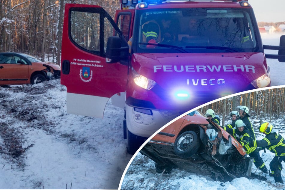 Schwerer Unfall in Ostsachsen: Frau überschlägt sich mit Kleinwagen und rauscht gegen zwei Bäume