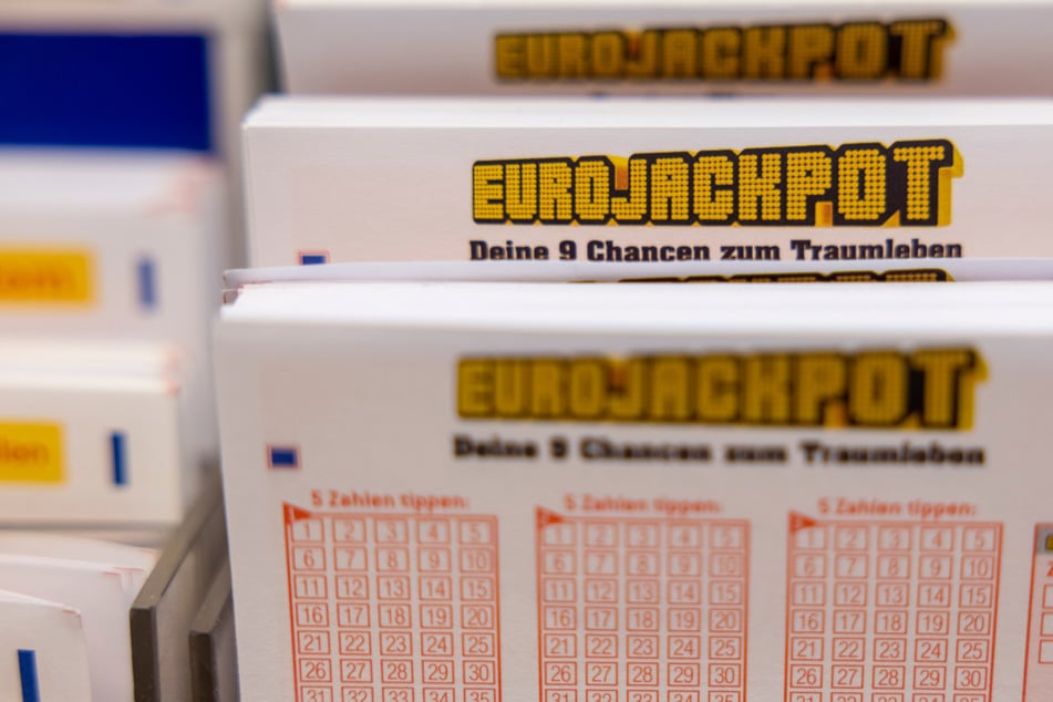 Toter Lottospieler gewinnt gigantische Summe! Wer bekommt jetzt das Geld?