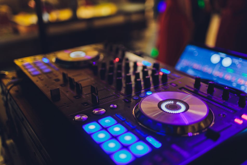 Als Abschluss findet ab 22.30 Uhr im Kalif Storch eine Aftershow-Party statt.
