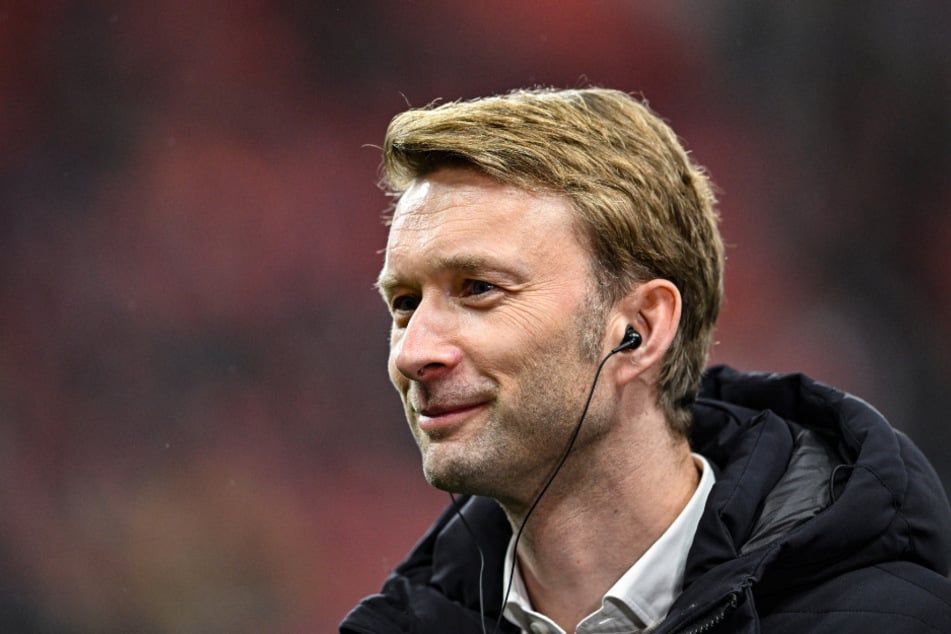 Simon Rolfes (44) hat seinen Vertrag bei Bayer erst in diesen Tagen bis 2031 verlängert.