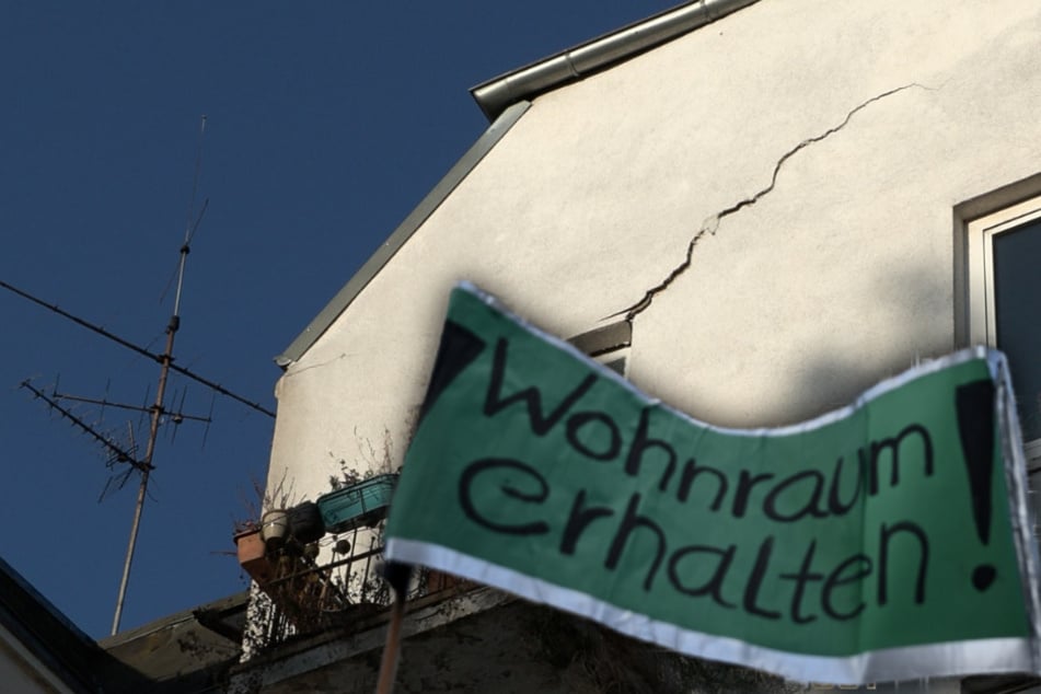 Hamburg: Abrissarbeiten an umkämpftem Altbau beginnen: Alleinerziehende Mutter bricht in Tränen aus