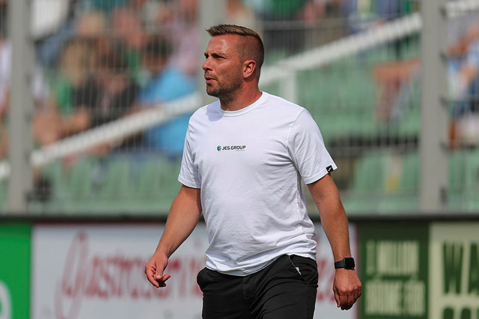 Sauer auf den Leipziger Timo Mauer: Greifswald-Coach Lars Fuchs.