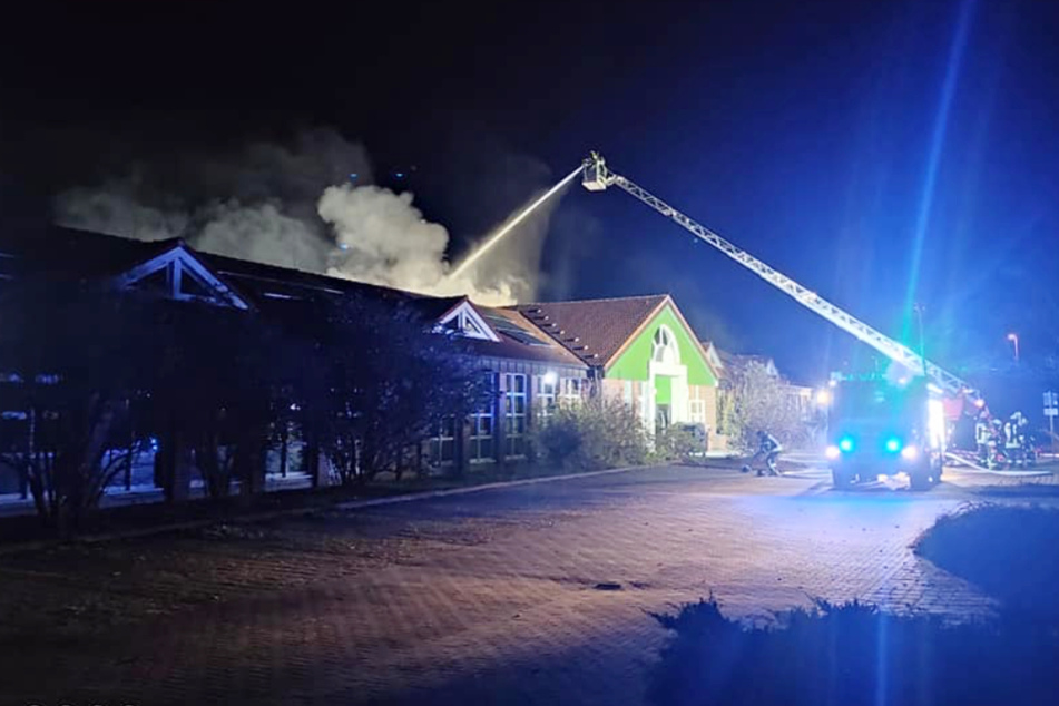 Nächtlicher Feuerwehreinsatz in Sachsen-Anhalt: Tatverdächtiger festgenommen!