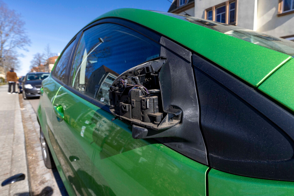 Insgesamt 13 Autos wurden in Übigau vorsätzlich beschädigt.