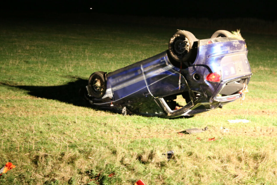 Der Fahrer verstarb noch an der Unfallstelle.