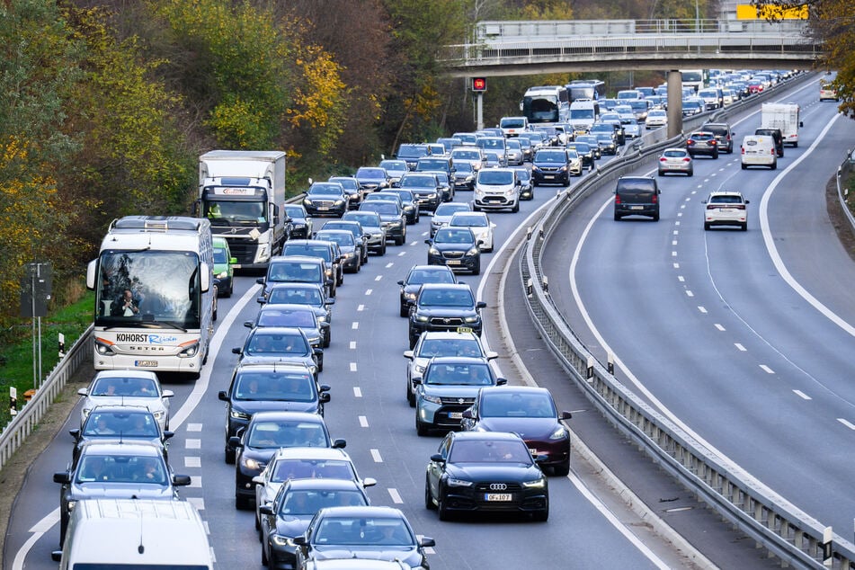 Auf der A1 muss wegen eines Unfalls am Mittwochmorgen mit längeren Staus gerechnet werden. (Symbolfoto)