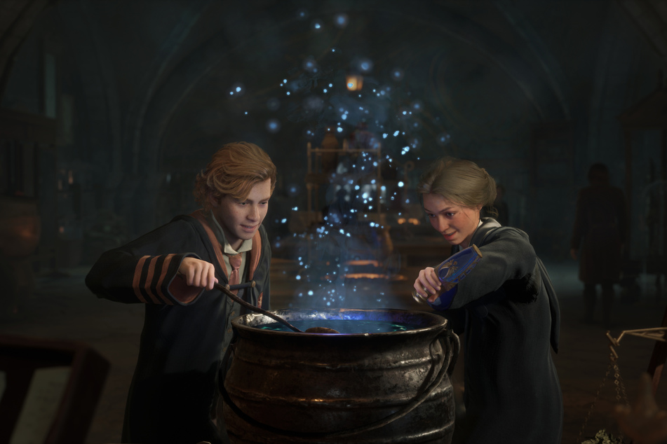 Nicht nur das Lernen von Zaubersprüchen, sondern auch das Brauen von Tränken und Ernten magischer Pflanzen steht auf dem "Hogwarts Legacy"-Stundenplan.
