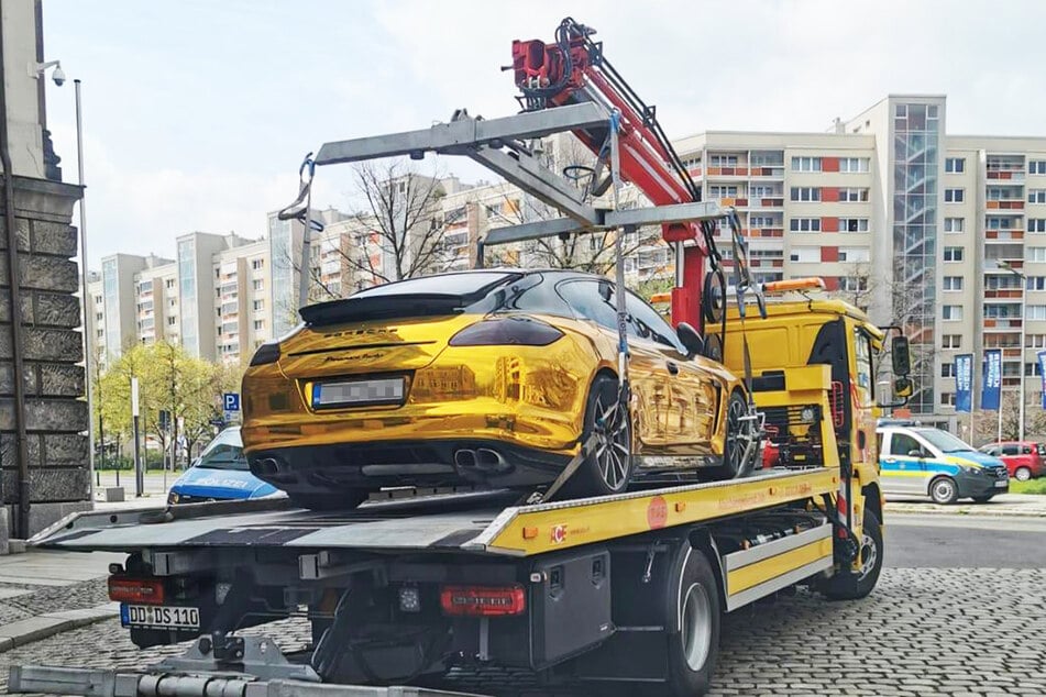 Der goldfarbene Porsche Panamera Turbo wurde am Freitagvormittag abgeschleppt.