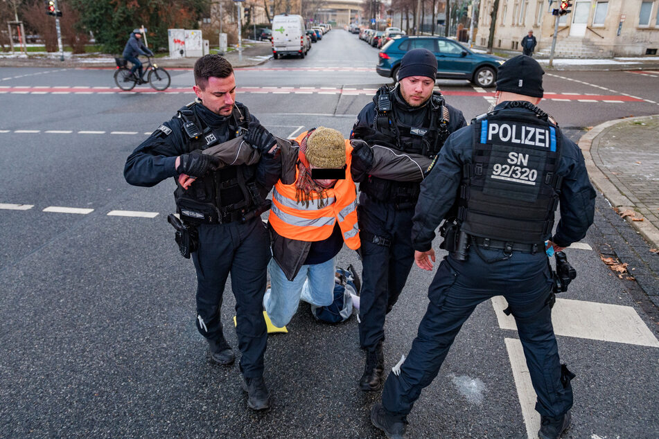 Im Februar 2023 räumte die Polizei die Heilpädagogin vom Asphalt.